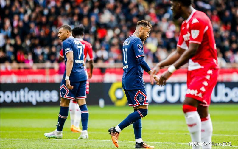 法甲转会期再迎强敌，巴黎圣日耳曼更衣室发声，主帅态度：赛场秩序良好，心理建设被强调