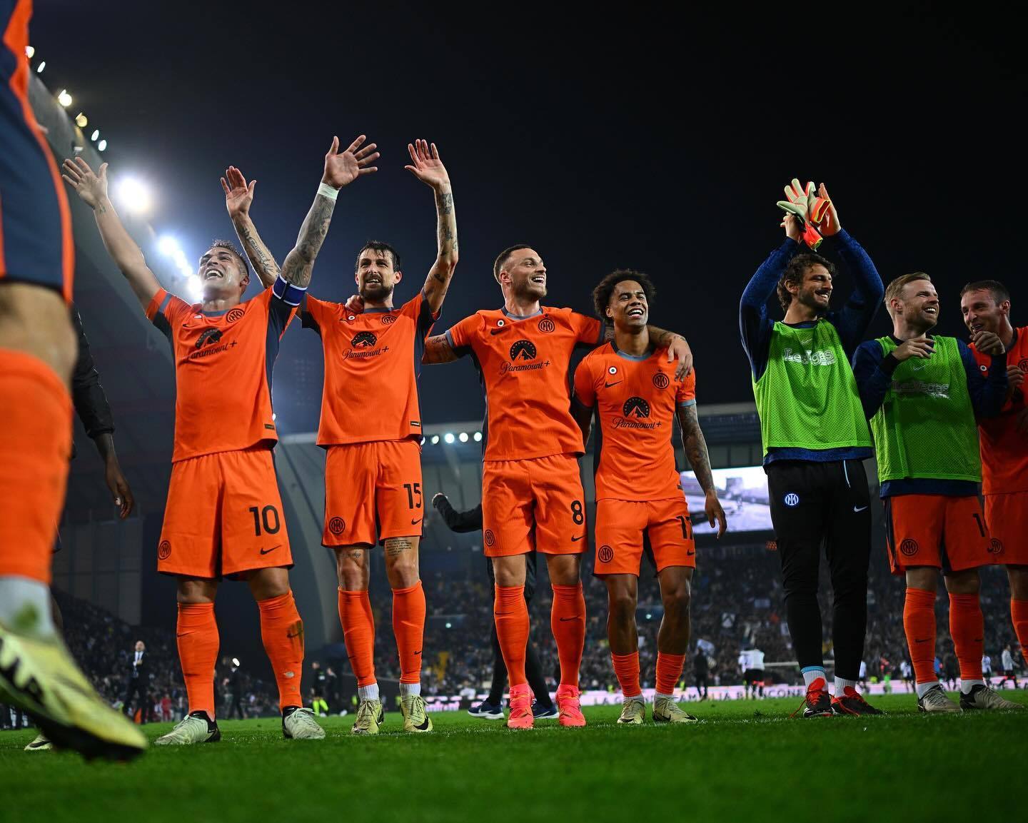 清晨荷甲焦点战，曼联豪取连胜，压力陡增，更衣室氛围转暖